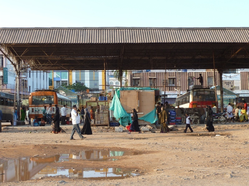 Busbahnhof Hospet Busbahnhof Hospet - seid froh, das ihr den nicht riechen koennt ;)