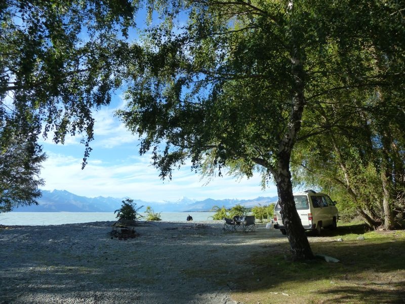 ...unser Wahnsinns-Stellplatz direkt am "Lake Pukaki" mit Blick auf die Gletscher... :)