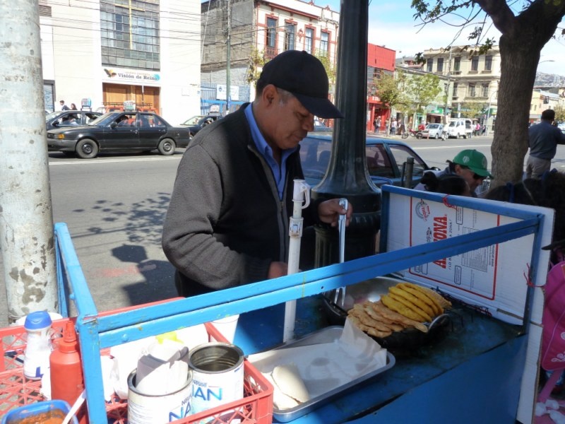 ...hier haben wir uns an der Hauptstrasse "Pedro Montt" einen "Empanada Queso" (Teigtasche mit Kaese) gekauft :)